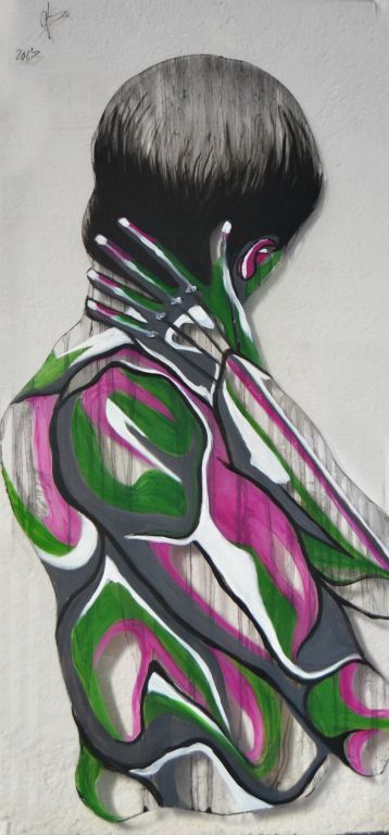 Cuadro transparente de figura de una mujer lateral pintado por la artista Laura Blasco