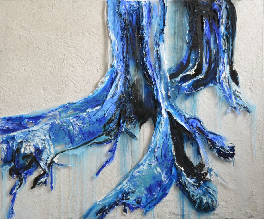 Cuadro transparente de raíces azules pintado por la artista Laura Blasco